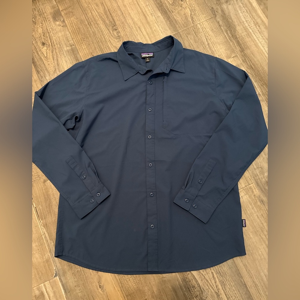 Patagonia button down shirt men’s size XL